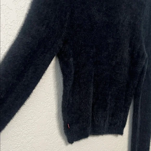 Levi's Women’s Size Small Black Fuzzy Crew-Neck Sweater - Picture 11 of 11